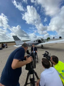 Periodista autónomo en Andalucía cubre una jornada de vuelos inclusivos