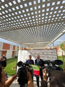 Periodista freelance en Córdoba en la presentación de la regata Sevilla-Betis